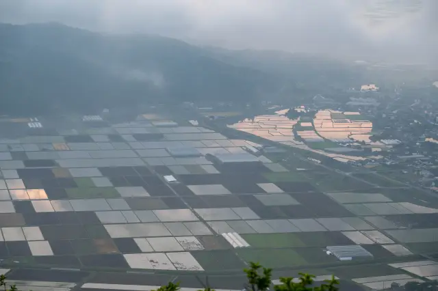 阿蘇の山々と草原